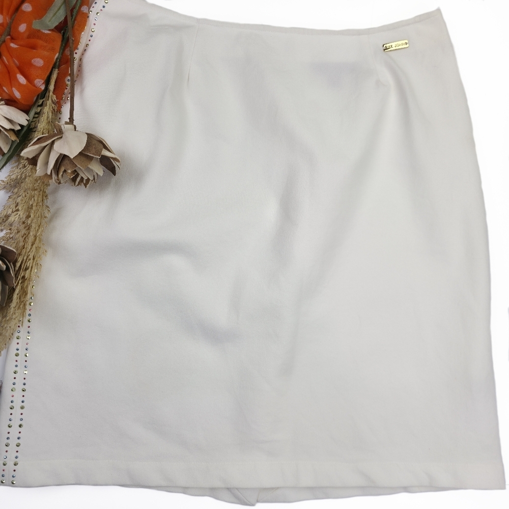 St. John Marie Gray Sport White Skirt with Rhinestone Detail Sz 10